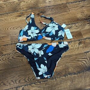 Cupshe floral print bikini. New with tags. Size medium